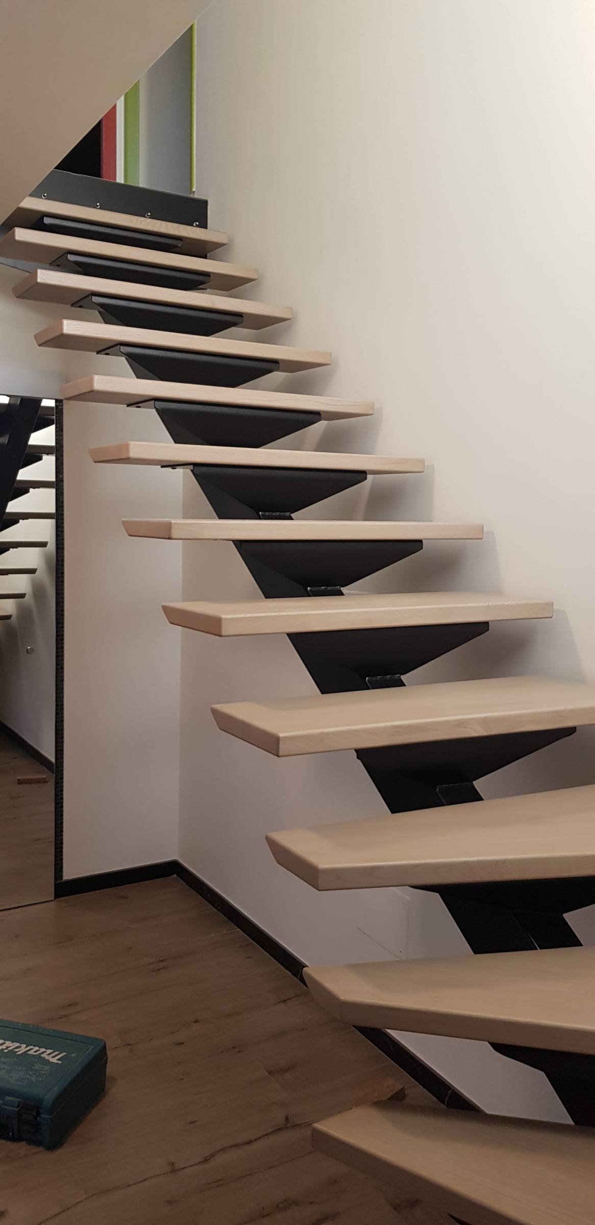 Habillage bois d'un escalier en chêne massif à Hyères