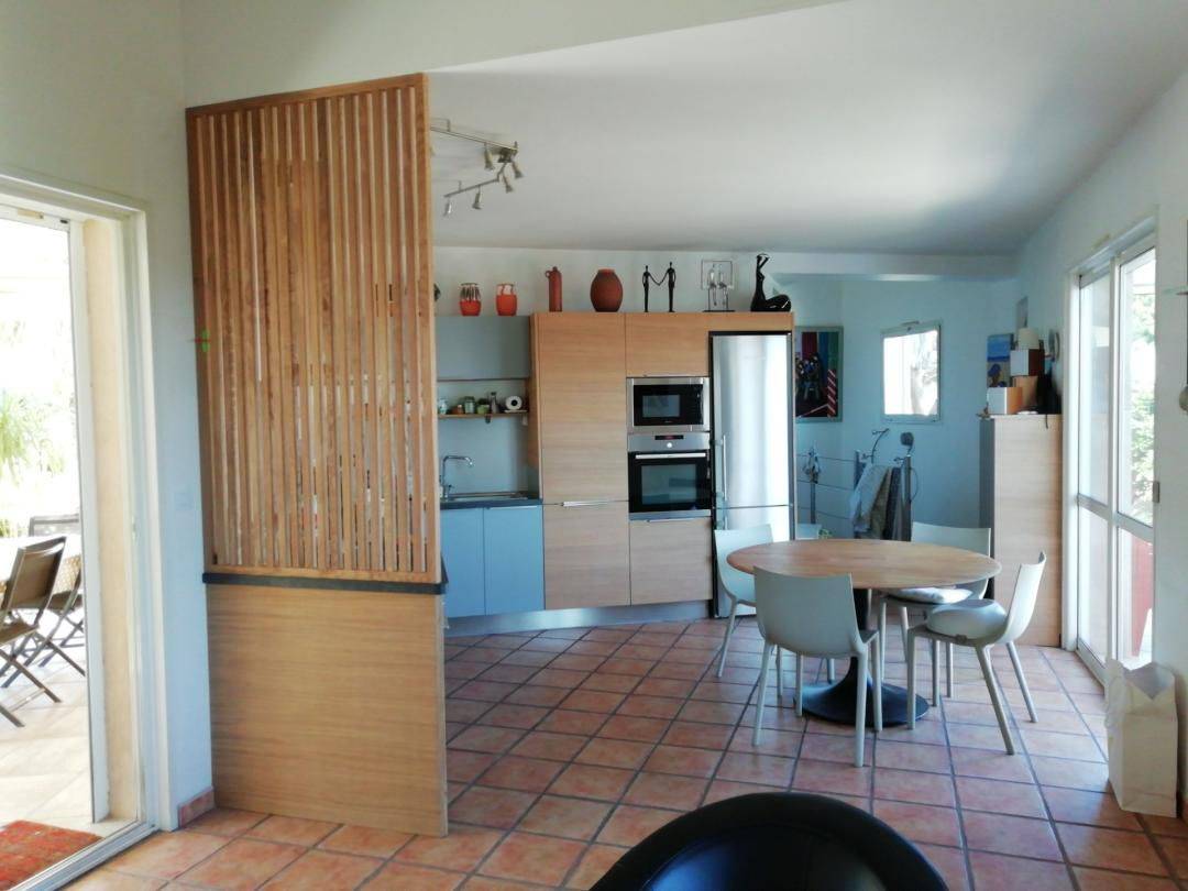 Cuisine sur mesure en bois à Hyères