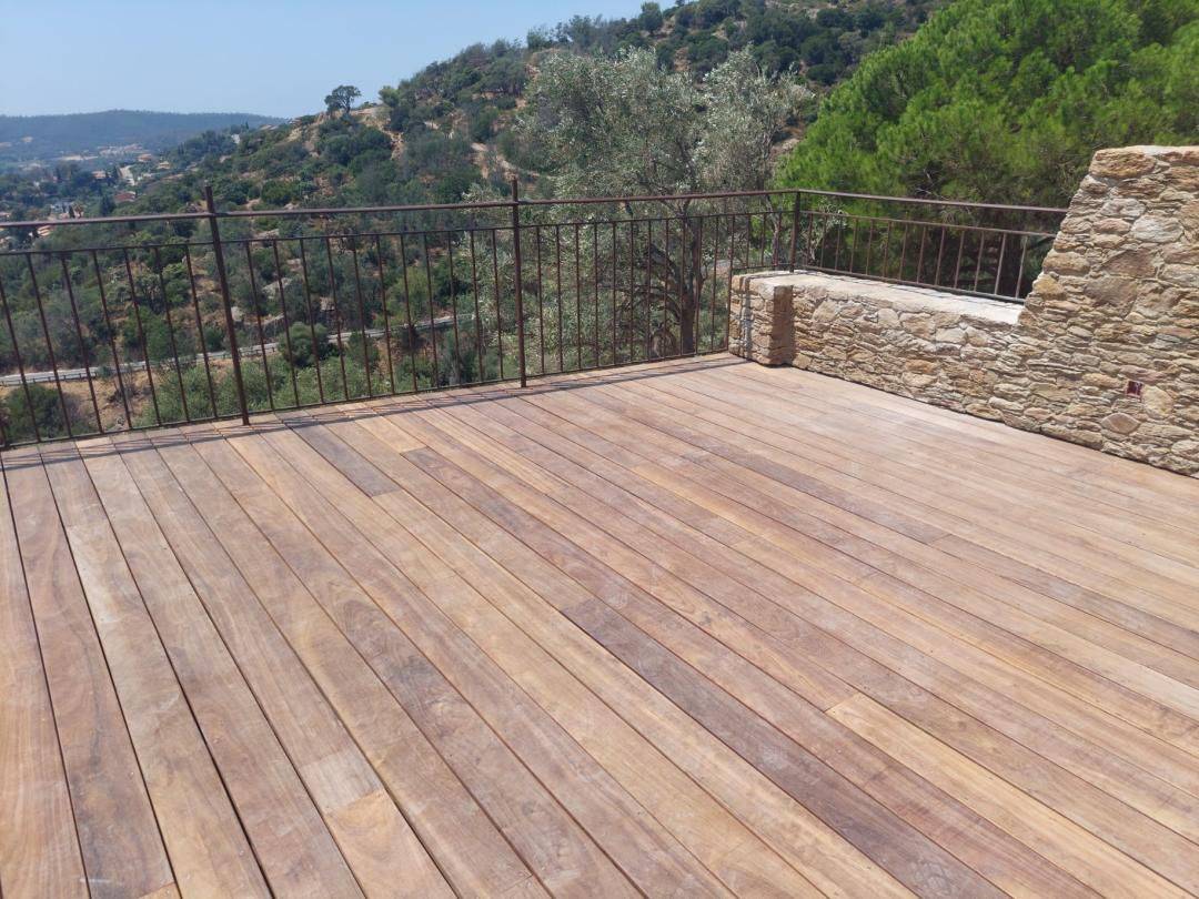  Terrasse en bois sur mesure à Hyères (83)