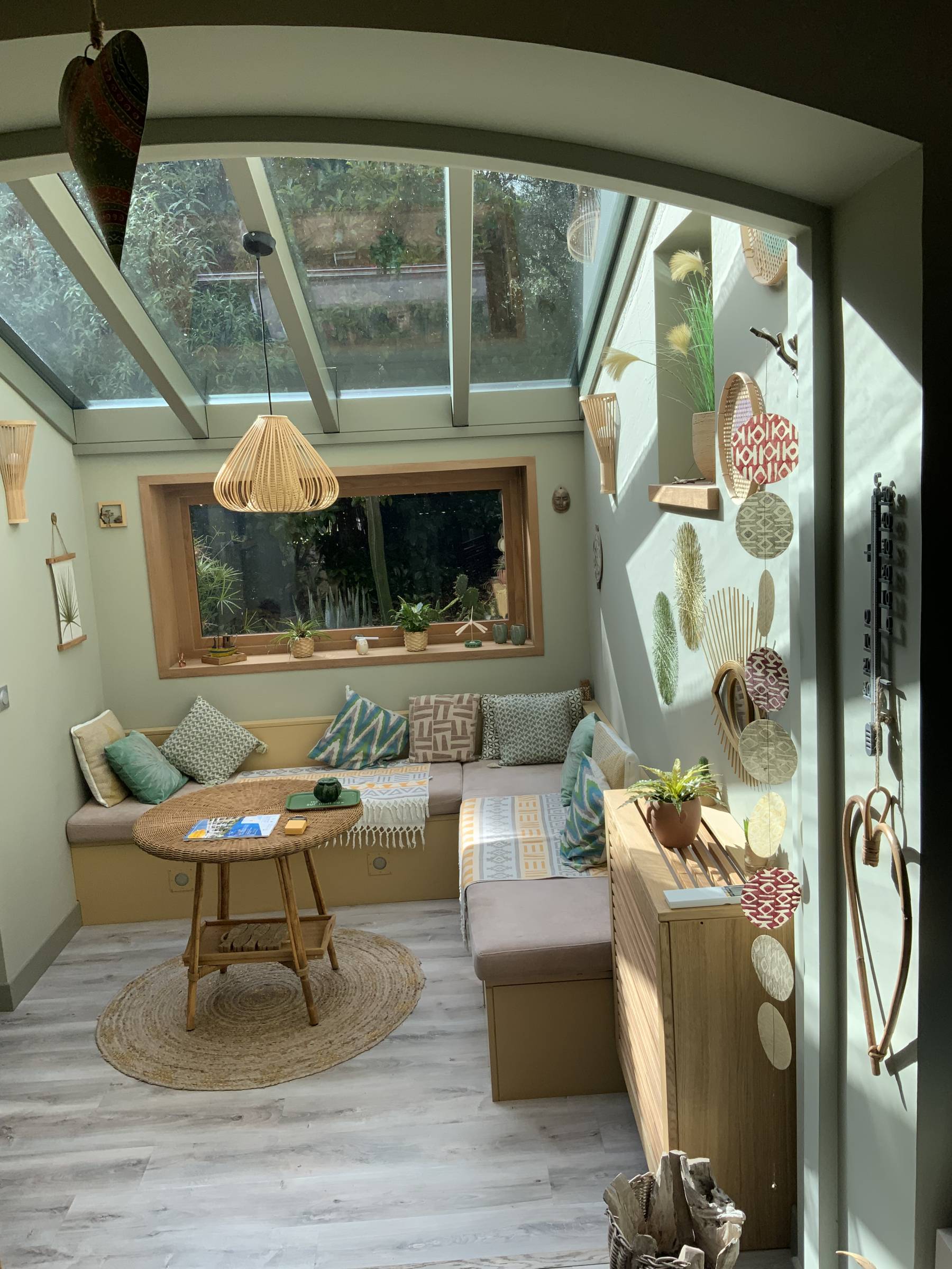 Installation d'une verrière intérieure en bois à Hyères 