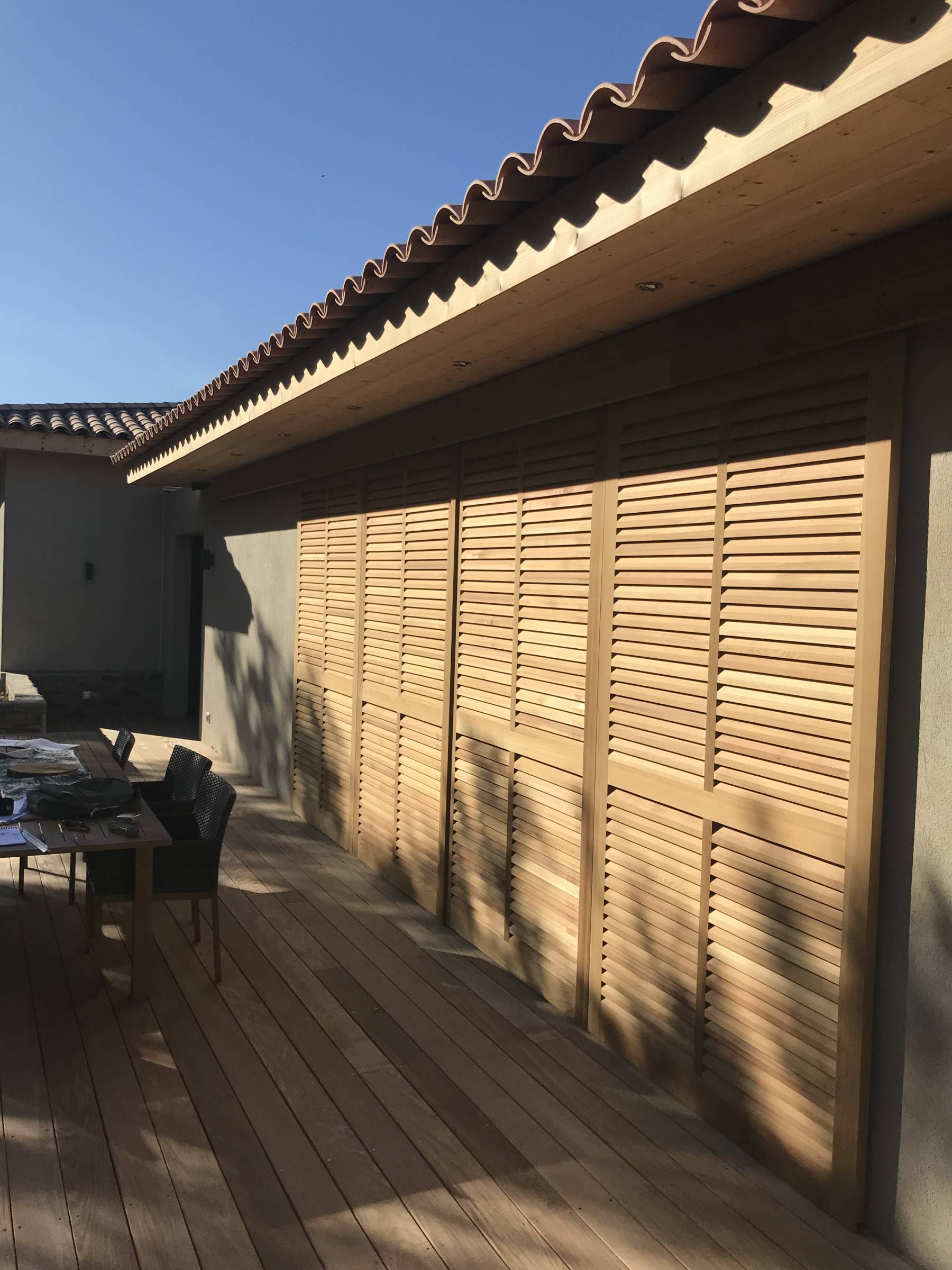 Volets persiennes bois à Sanary-sur-Mer dans le Var