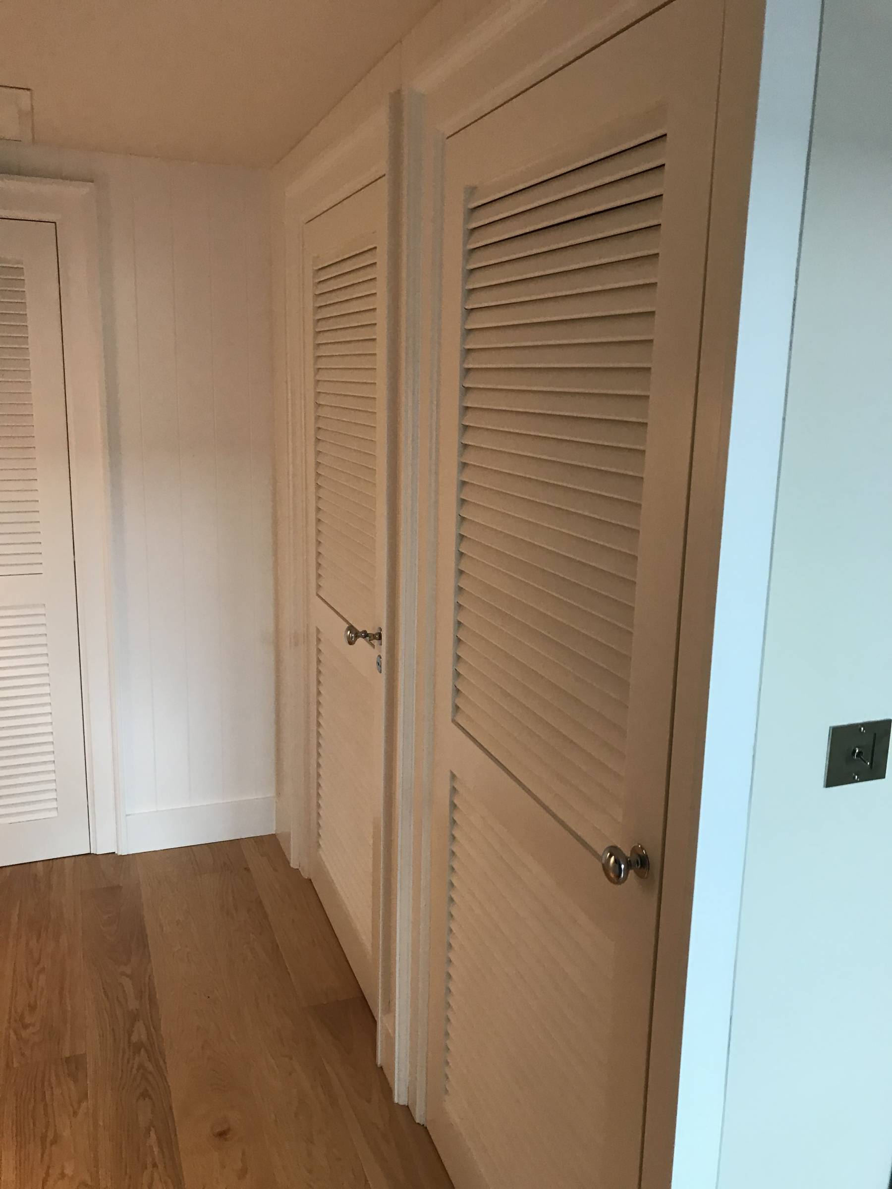 Portes en bois persienne au Lavandou 