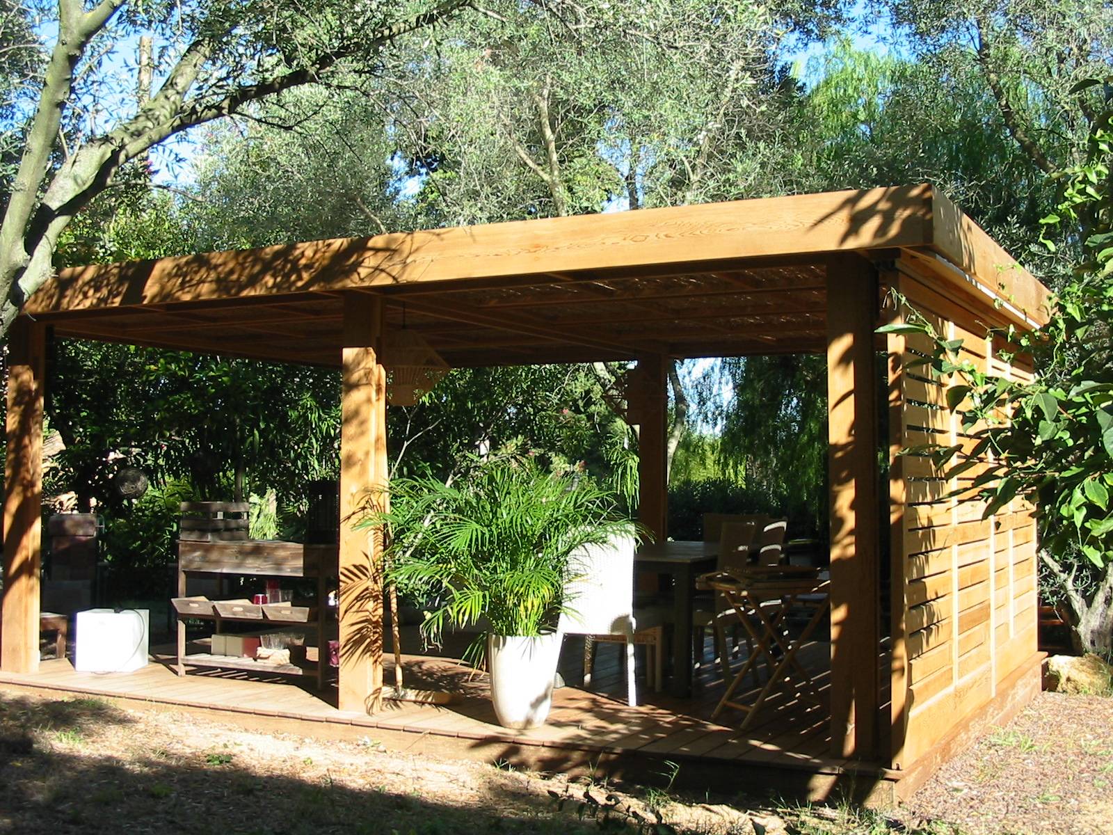 Pergola en bois avec panneaux coulissants (83400)