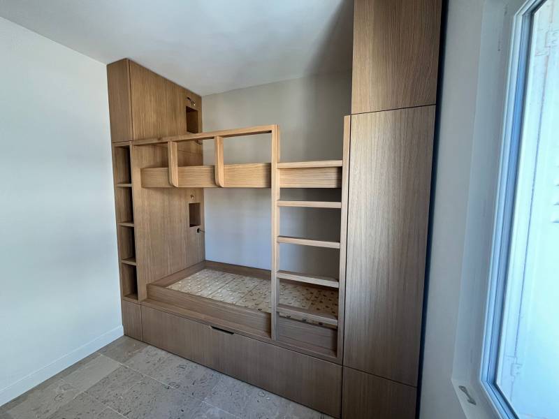 Conception et pose d'un lit mezzanine en bois sur mesure à Toulon dans le Var